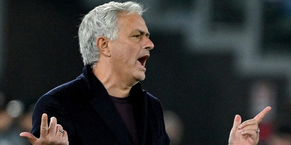 Mourinho, smentita sui social: "Top 11? Fake news. Rispettate la mia storia"