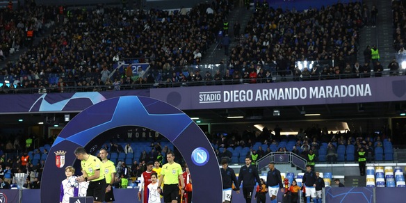 Barcellona, gaffe sui social sullo stadio del Napoli: "Prendere nota..."