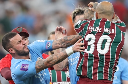 Felipe Melo e Kyle Walker: rissa furiosa in campo durante la finale City-Fluminense