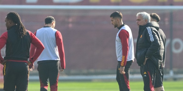 Roma-Napoli, Pellegrini rischia di restare fuori: le scelte di Mourinho