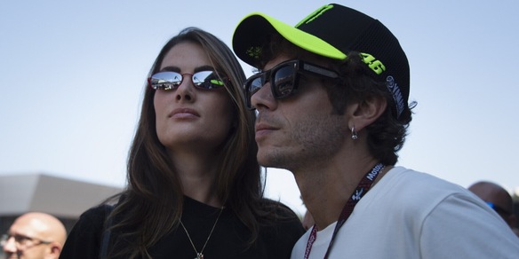 Valentino Rossi, il retroscena sexy di Francesca Sofia Novello: "Facevamo sesso nel paddock"