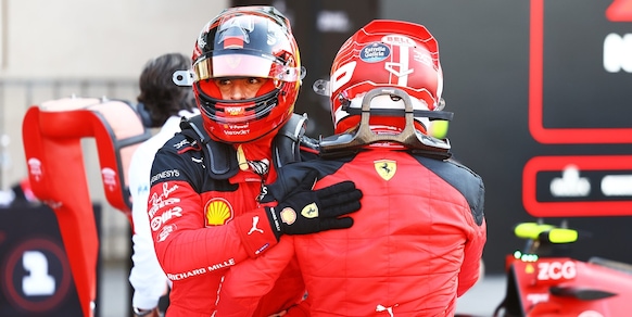 Clamoroso annuncio in Ferrari: Elkann svela il futuro di Leclerc e Sainz