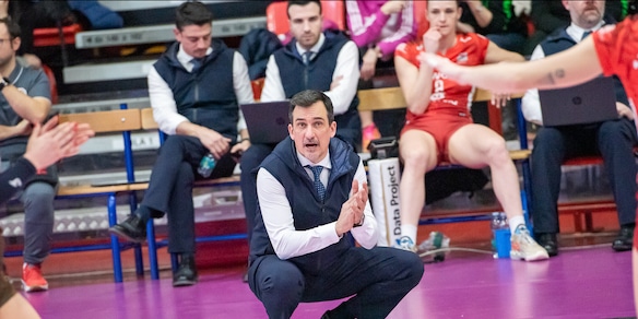 La UYBA esonera Cichello, squadra ad Enrico Barbolini
