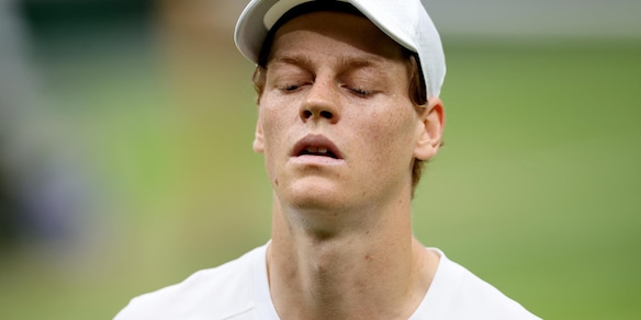 Sinner migliora, atteso a Parigi domani alle 13: tutto sulle sue condizioni