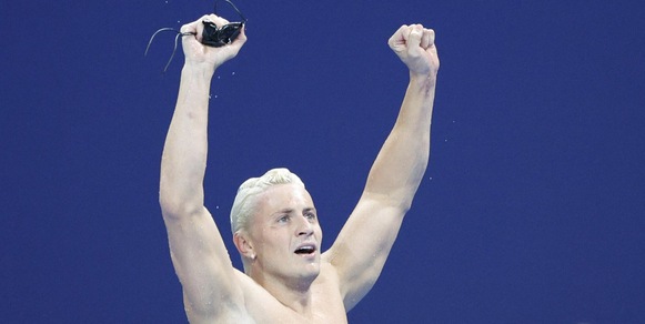 Martinenghi, i compagni commossi in tribuna. E la Defense Arena si ammutolisce