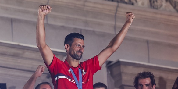 Djokovic torna in Serbia: l'accoglienza dei tifosi è impressionante! VIDEO