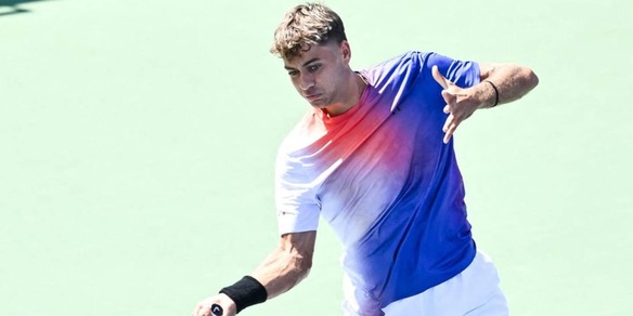 Darderi si ritira a Cincinnati, Cobolli avanza agli ottavi