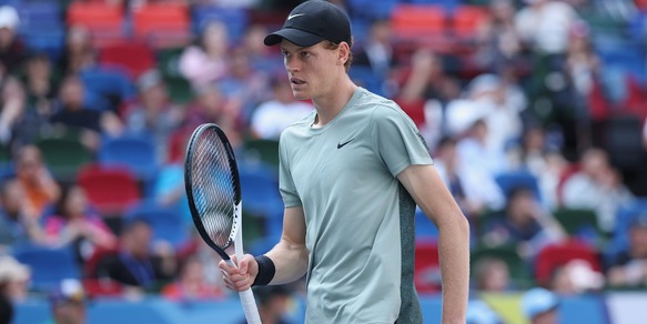 Il segreto di Sinner: lavoro duro e relax tra cinema e cene fuori a Shanghai