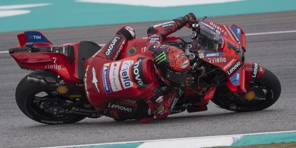 Sepang, Bagnaia cade nella prova sprint: Martin vola a +29