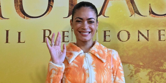 Elodie, sorrisi per la presentazione del film "Mufasa Il Re Leone"