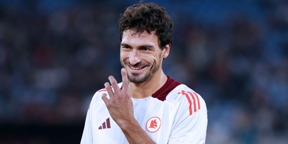 Roma, che succede con Hummels? Anche oggi niente Trigoria e parla l'ex moglie