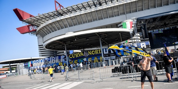Bombe e armi: sequestrato arsenale della Curva Nord dell'Inter