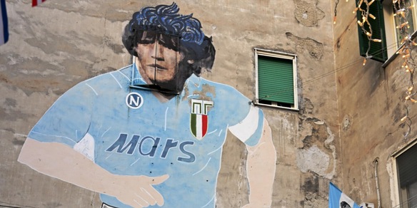 Napoli, Maradona è meglio di Pompei