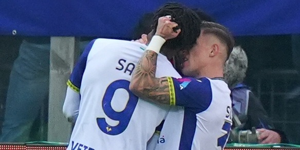 Si rialza il Verona: tris al Parma e aggancio in classifica