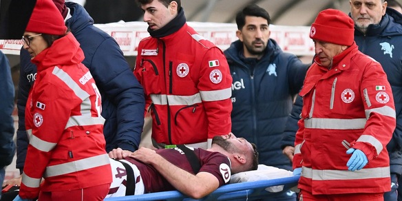 Torino in ansia per Walukiewicz: difensore in ospedale dopo un malore in campo