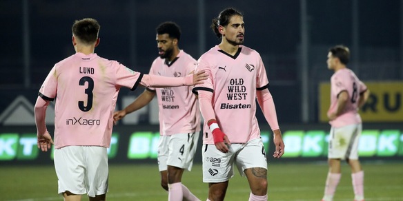 Assalto al pullman del Palermo dopo il ko con il Cittadella. La condanna del club