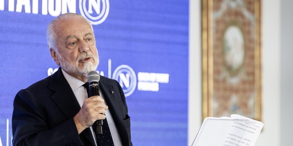 Napoli, gli auguri di De Laurentiis: "Serenità e pace". Poi fissa l'obiettivo Europa