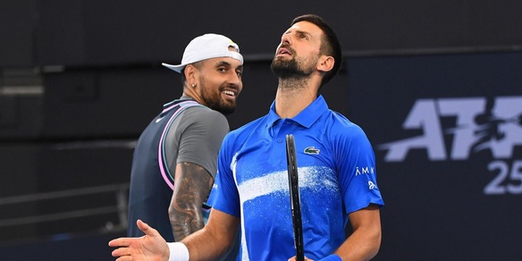 Kyrgios perde anche in coppia con Djokovic, il commento virale: "Spiaze"