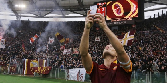 Roma, Totti ricorda il selfie nel derby: "Rimarrà nella storia"