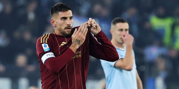 Pellegrini, il gesto ai tifosi della Roma dopo il gol nel derby esalta i social: cosa ha fatto