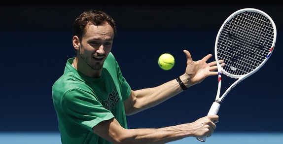 Medvedev si schiera con Sinner: "Sono dalla sua parte". E su Kyrgios...