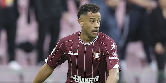 Salernitana, Tello schiaffeggia il quarto uomo: arriva la stangata