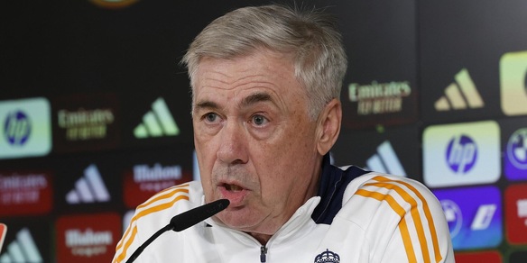 La dura risposta di Ancelotti al giornalista: "Questa è una conferenza, non un dibattito"