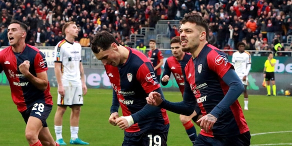 Cagliari-Lecce 4-1: Nicola la ribalta con i cambi e sorpassa Giampaolo