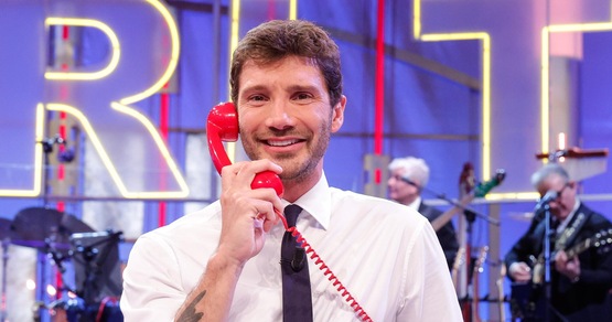 Stefano De Martino, "dietro le quinte di Affari tuoi si lamentano di lui"