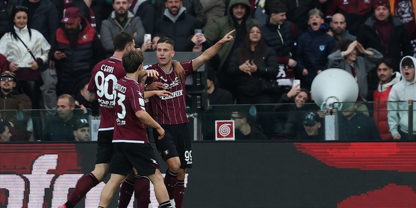 Serie B, colpo Salernitana: battuta la Cremonese. Il Brescia torna a vincere, Frosinone ko a Bari
