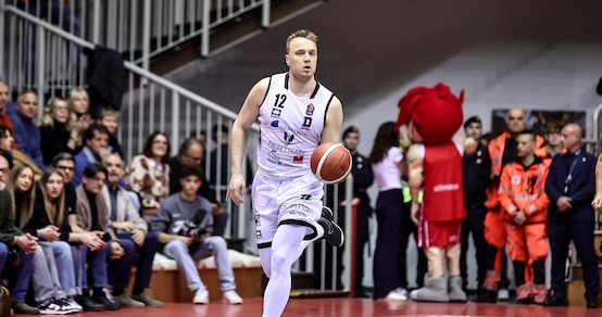 Basket, la Derthona perde Strautins: c'è lesione del crociato