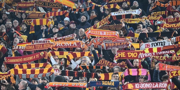 Roma, chiusa una parte della Curva Nord contro il Porto per gli incidenti con i tifosi dell'Eintracht