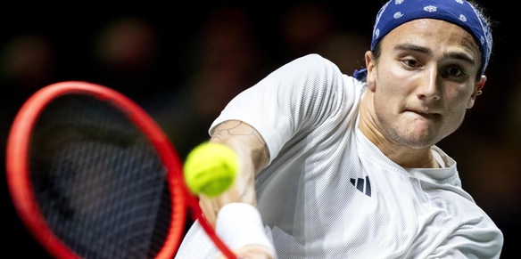 Rotterdam, impresa Bellucci: batte Medvedev in tre set e vola ai quarti