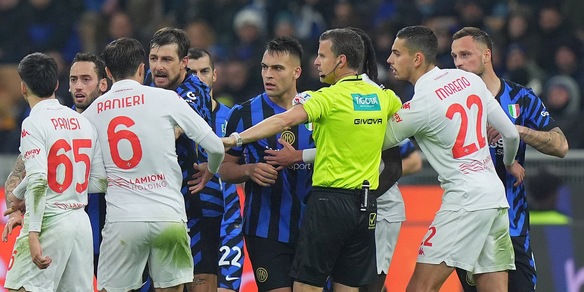 Inter-Fiorentina, disastro arbitrale senza fine. Ma quando cambia il famigerato procotollo Var?