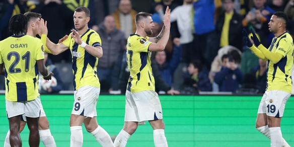 Europa League, Dzeko trascina il Fenerbahce: Mourinho travolge l'Anderlecht. Crolla il Galatasaray