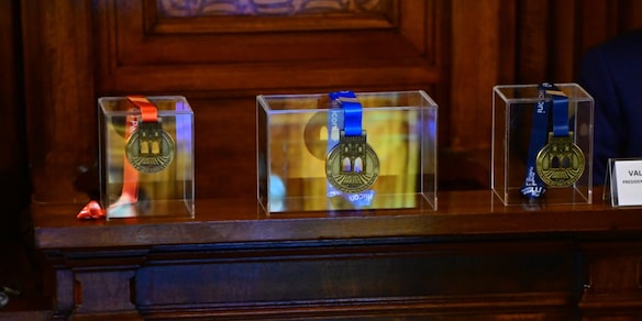 Presentata la medaglia della Termal Bologna Marathon, un elogio alla tradizione gastronomica locale