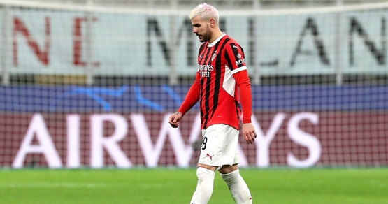 Tifosi del Milan furiosi con Theo Hernandez: "Mai più con la nostra maglia"