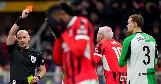 Milan eliminato dalla Champions, passa il Feyenoord: espulso Theo Hernandez, decisivo Carranza
