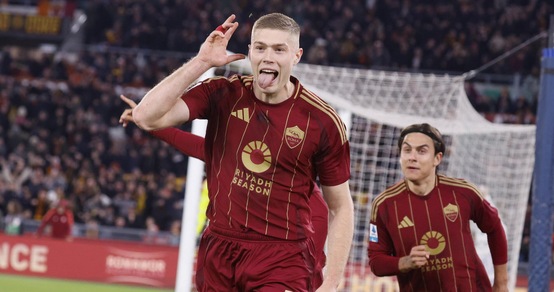 La Roma rimonta il Como: decisivi Saelemaekers e Dovbyk