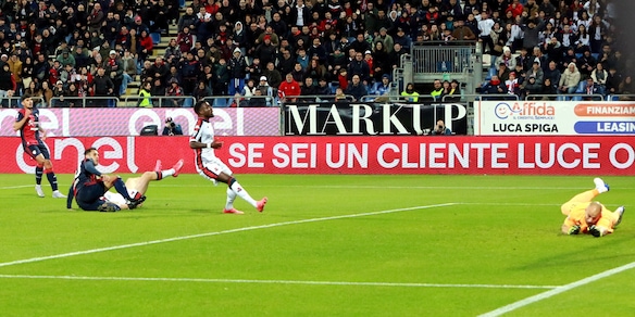 Cornet risponde a Viola: Cagliari e Genoa pareggiano 1-1