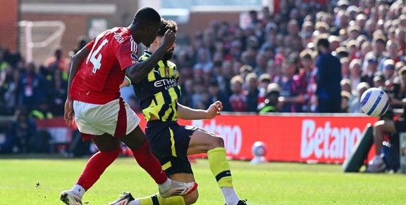 Premier League, il Manchester City scivola a Nottingham. Tris del Liverpool contro Juric