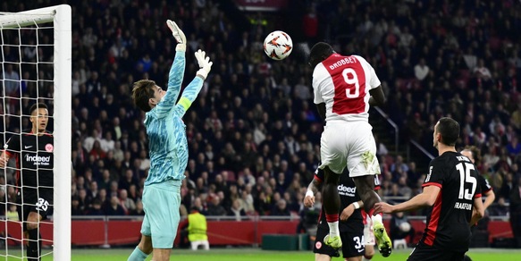 Pronostico Eintracht-Ajax, serve la vittoria a Farioli dopo l'1-2 dell'andata