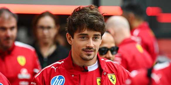 Leclerc lancia la Ferrari: "Puntiamo al Mondiale". Poi su Hamilton...