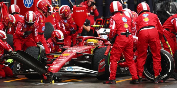 Pagelle Ferrari, è un disastro: Hamilton spaesato. Leclerc almeno ci prova, anche se...