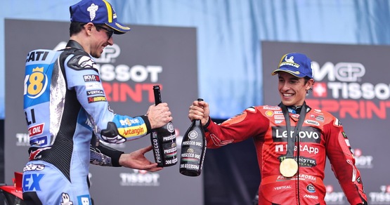 Gp Argentina, Marc Marquez vince ancora davanti al fratello Alex. Bagnaia giù dal podio