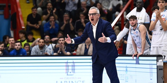 Basket, coach Valli: “Napoli merita la Serie A, non possiamo distrarci”