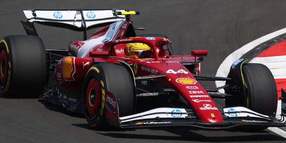 Qualifiche Gp Cina: Hamilton quinto, Leclerc sesto. Pole Piastri