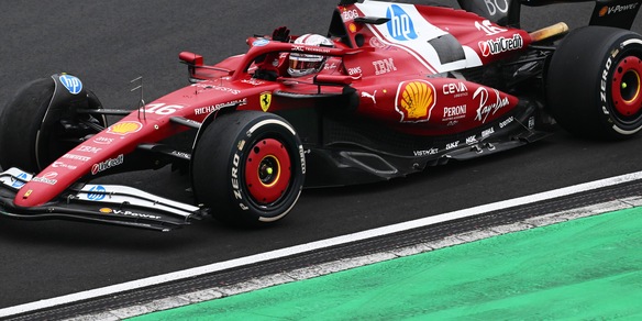 Classifica piloti e costruttori F1 aggiornata dopo le squalifiche di Leclerc e Hamilton