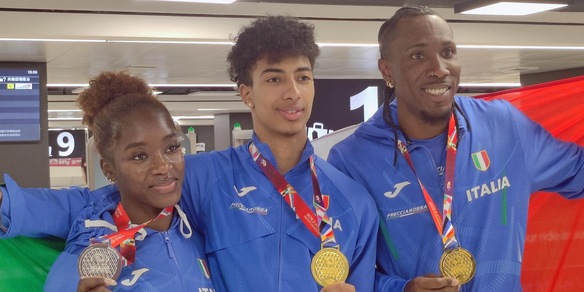 Festa per Furlani, Diaz e Dosso a Fiumicino: selfie con le medaglie e sorrisi al rientro dai Mondiali