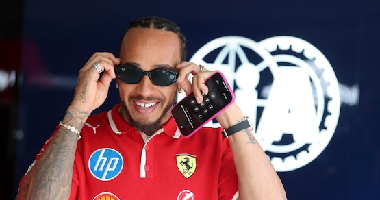 Incubo Ferrari: le tre accuse di Hamilton per questo inizio di stagione shock